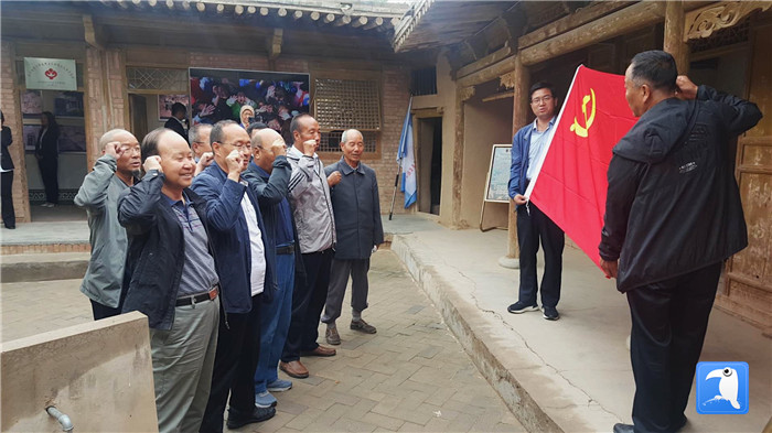 7月1日，臨夏州紀委監(jiān)委機關黨總支組織退休黨支部部分黨員前往東鄉(xiāng)縣布楞溝村史館，開展主題黨日活動。_副本.jpg