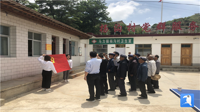 6月29日，天水市武山縣紀委監(jiān)委組織黨員干部在馬力鎮(zhèn)楊溝村重溫入黨誓詞。_副本.jpg