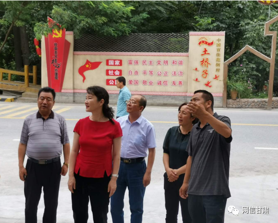 甘肅省委宣傳部副部長、省委網(wǎng)信辦主任梁洪濤一行在甘南州舟曲縣調(diào)研新時代文明實踐中心建設(shè)試點工作