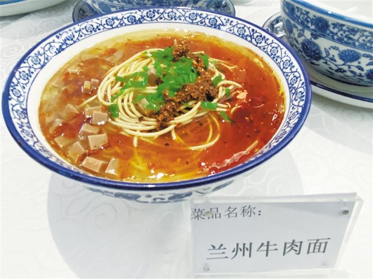 品香茗吃美食 還能K歌跳舞 “環(huán)西部火車游”專列爽得很！