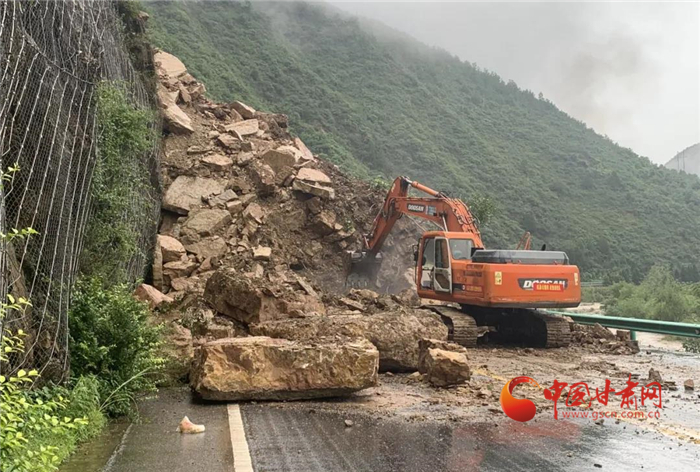 甘肅：搶險(xiǎn)救災(zāi)保暢通 一線公路職工在行動