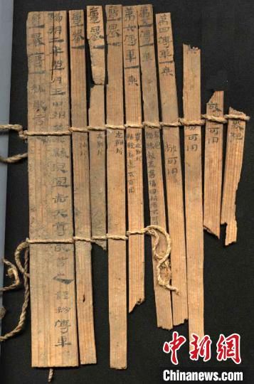 圖為藏于敦煌博物館內(nèi)的漢代簡(jiǎn)牘。敦煌市委宣傳部供圖