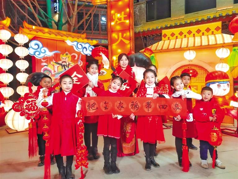 原創(chuàng)音樂電視《全家?！废蛱m州市人民拜年！