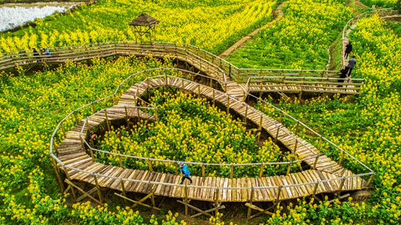 “心”型廊橋。廖濤 攝