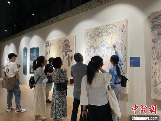 圖為展覽現(xiàn)場?！〗瓧顭?攝