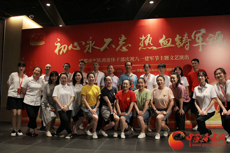 【蘭大新聞學(xué)子重走西北角】不變的軍旅情，不滅的舞臺(tái)夢(mèng)——記原成都軍區(qū)政治部戰(zhàn)旗文工團(tuán)國(guó)家一級(jí)演員楊思遠(yuǎn)