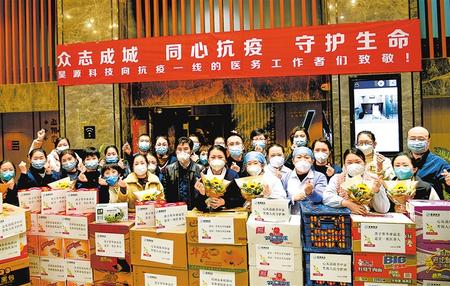白衣執(zhí)甲 為愛出征——甘肅省各地醫(yī)護(hù)人員支援蘭州抗疫速寫
