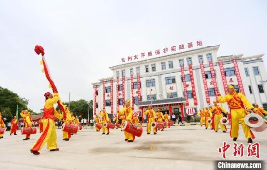 2021年6月30日，蘭州太平鼓教育保護實踐基地啟動儀式在蘭州新區(qū)舉行。(資料圖) 高展 攝