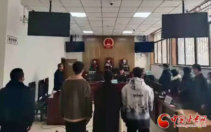依法帶娃！甘肅省平?jīng)鍪邪l(fā)出首份《家庭教育令》