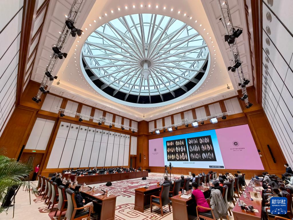 3月18日，“中國社會(huì)科學(xué)院考古學(xué)論壇·2021年中國考古新發(fā)現(xiàn)”進(jìn)行入選項(xiàng)目報(bào)告環(huán)節(jié)（手機(jī)照片）。