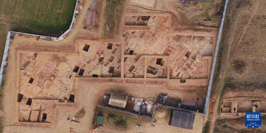 河南南陽市黃山新石器時(shí)代遺址山頂臺(tái)探方（資料圖）。