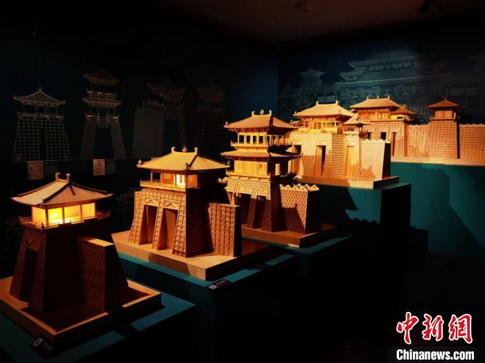 2022年11月，正在敦煌研究院展出的“千年?duì)I造——敦煌壁畫中的建筑之美”特展?！《∷?攝