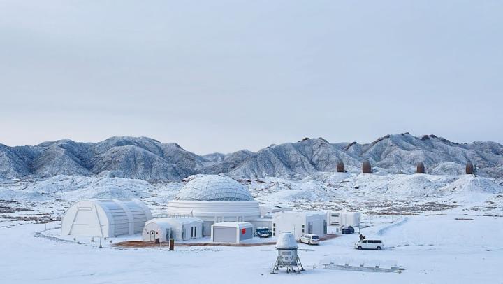 2023年12月14日拍攝的甘肅省金昌市“火星1號基地”雪后景象。新華社發(fā)(李婷 攝)