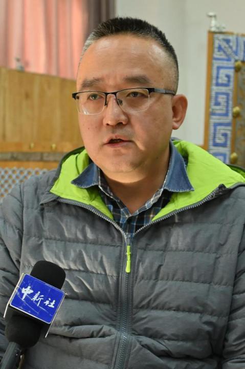 謝焱，甘肅省文物考古研究所副研究館員、考古研究二部主任、田野考古項目負(fù)責(zé)人。主持參與了張家川馬家塬戰(zhàn)國西戎墓地、臨潭磨溝齊家文化墓地等20多項考古調(diào)查、發(fā)掘工作，曾獲得中國國家文物局田野考古二、三等獎，“十二五”文物保護(hù)科學(xué)和技術(shù)創(chuàng)新二等獎等榮譽。
