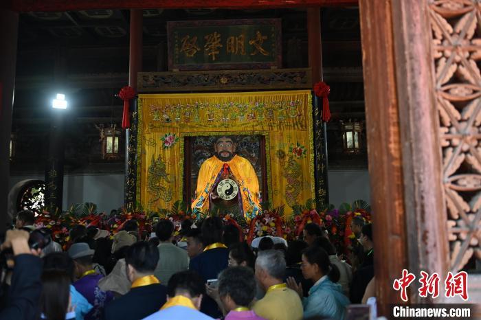 6月21日，2024(甲辰)年公祭中華人文始祖伏羲大典在甘肅天水舉行，來自海峽兩岸及港澳地區(qū)約500人現(xiàn)場共祭中華人文始祖伏羲。中新社記者 李亞龍 攝